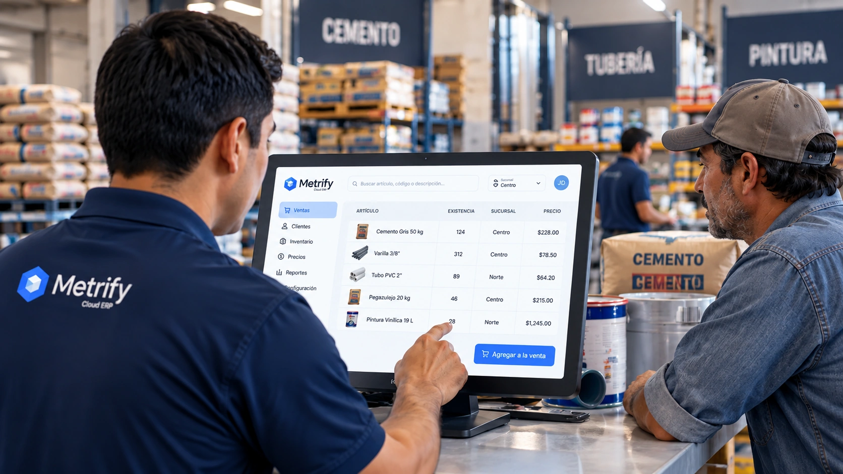 Vendedor atendiendo a un cliente con el punto de venta de Metrify dentro de una comercializadora de materiales para construcción